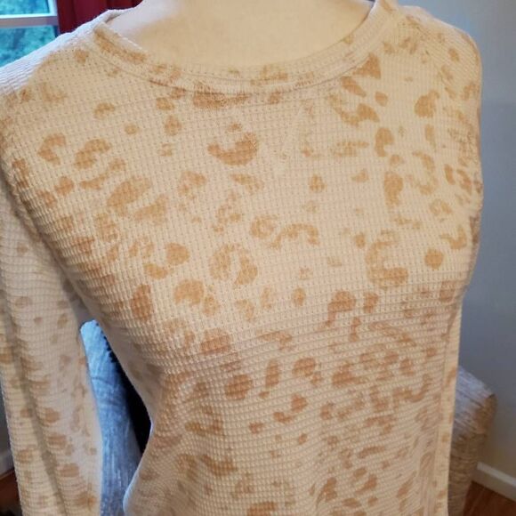 NWT Knox Rose Cream and Tan Henley Top Size Medium - Picture 7 of 12